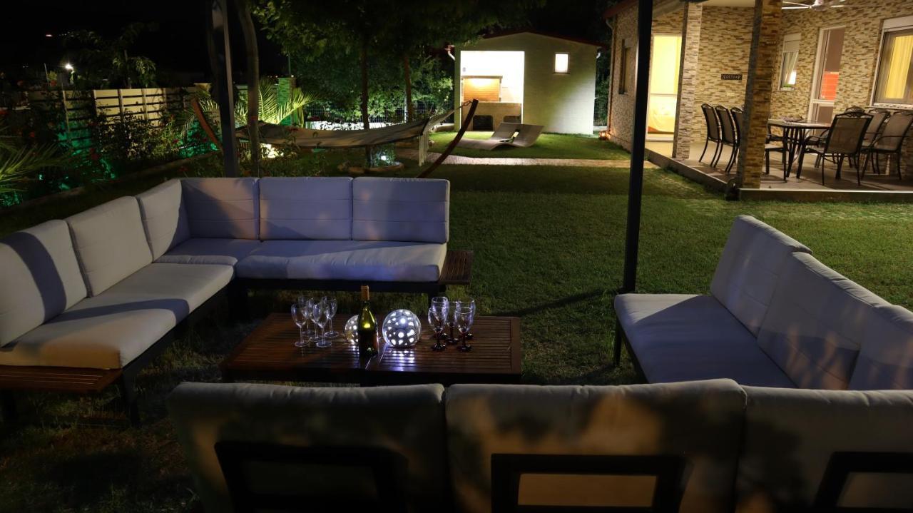 Costa Petra - Luxury Seaside Cottage With Garden - Vacation House For Families In Greece Nea Mesangala Exterior foto