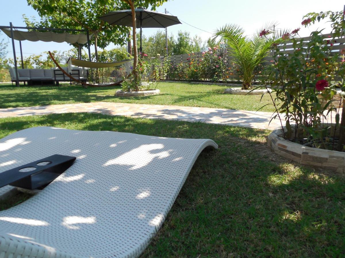 Costa Petra - Luxury Seaside Cottage With Garden - Vacation House For Families In Greece Nea Mesangala Exterior foto
