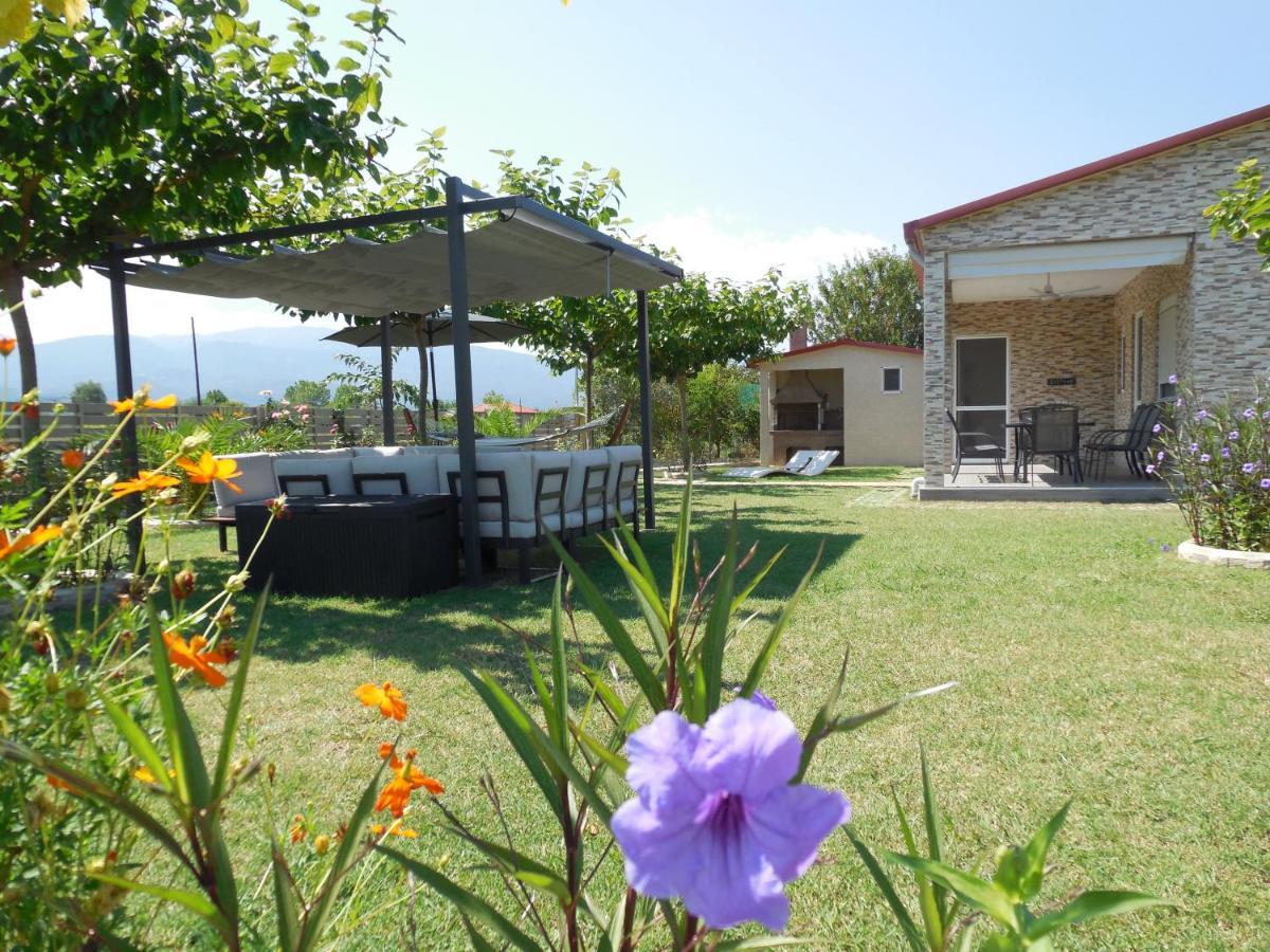 Costa Petra - Luxury Seaside Cottage With Garden - Vacation House For Families In Greece Nea Mesangala Exterior foto